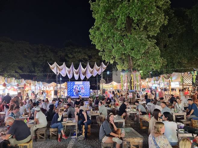 치앙마이의 거대한 야시장 /손관승 제공