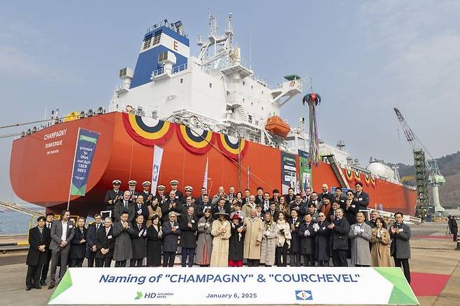 윤희성 한국수출입은행장이 6일 울산 HD현대미포에서 열린 세계 최초 암모니아 이중연료 추진선박 명명식에 참석했다. ⓒ 수출입은행