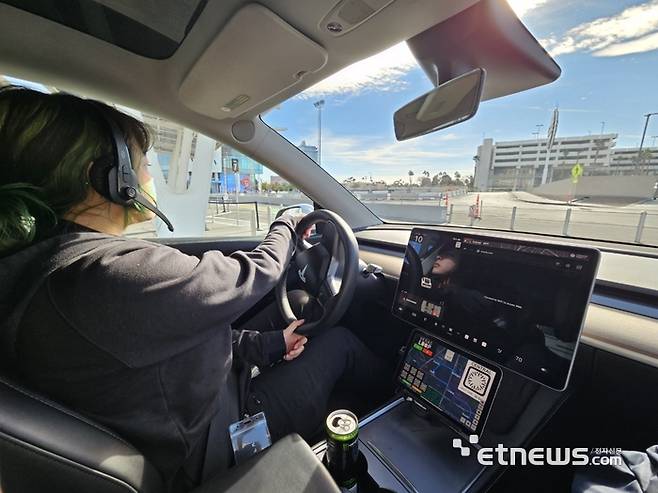 CES 2025 개막을 이틀 앞둔 5일(현지시간) 루프 드라이버가 운전하고 있다. (사진=배옥진기자)