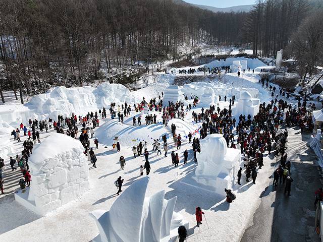 ▲지난해 1월 개최된 제31회 태백산눈축제장의 당골광장 눈조각 모습. ⓒ태백시