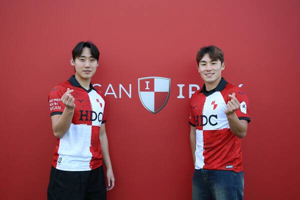 손석용(왼쪽)과 윤민호. ⓒ부산 아이파크