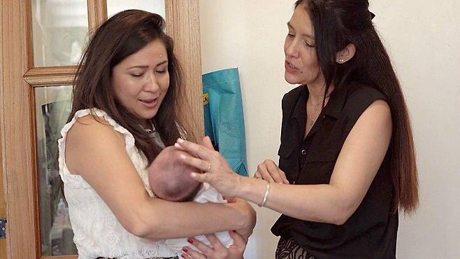 친구 로라는 8년간의 난임 치료 끝에 딸 나탈리를 낳았다