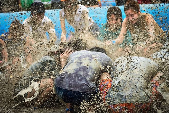 한국을 대표하는 축제인 보령 머드 축제(사진=한국관광공사 포토코리아)