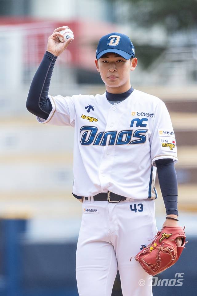 ▲ 신영우는 2023 KBO 신인 드래프트에서 1라운드 전체 4순위로 NC에 지명을 받았던 선수다. 신영우에 앞서 호명된 선수는 전체 1순위 김서현(한화), 2순위 윤영철(KIA), 3순위 김민석(두산) 등 쟁쟁한 유망주들이 있다. ⓒNC 다이노스