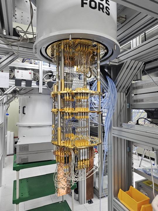 한국표준과학연구원 첨단동 1층 초전도양자컴퓨팅 연구실의 '20큐비트 초전도양자컴퓨터'모습.