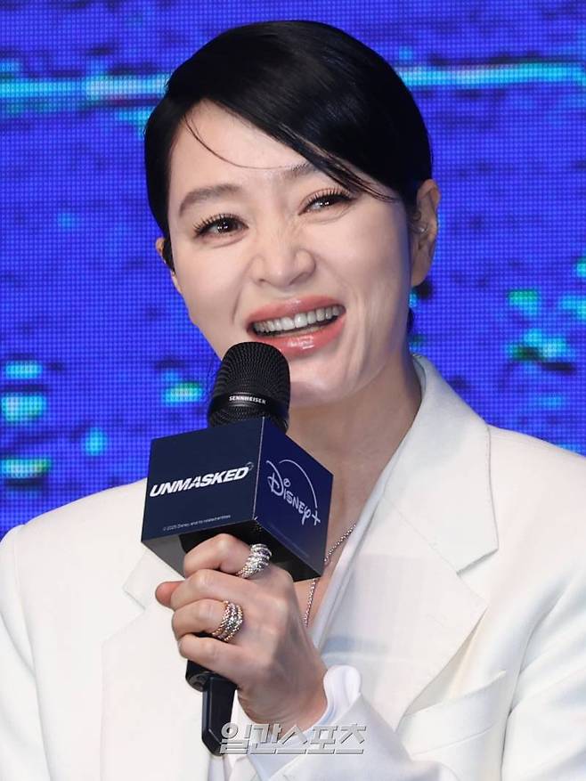 배우 김혜수가 8일 오전 서울 영등포구 콘래드 호텔에서 열린 디즈니+ 오리지널 '트리거' 제작발표회에서 인사말을 하고 있다. '트리거'는 이 꽃 같은 세상, 나쁜 놈들의 잘못을 활짝 까발리기 위해 일단 카메라부터 들이대고 보는 지독한 탐사보도 프로 놈들의 이야기. 15일 공개. 서병수 기자 qudtn@edaily.co.kr /2025.01.08/