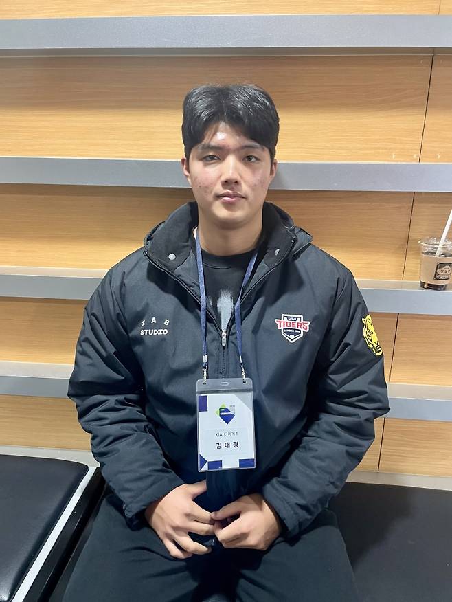 ▲ 7일 대전컨벤션센터에서 열린 2025 KBO 신인오리엔테이션에 참석한 KIA 김태형이 취재진과 인터뷰하고 있다