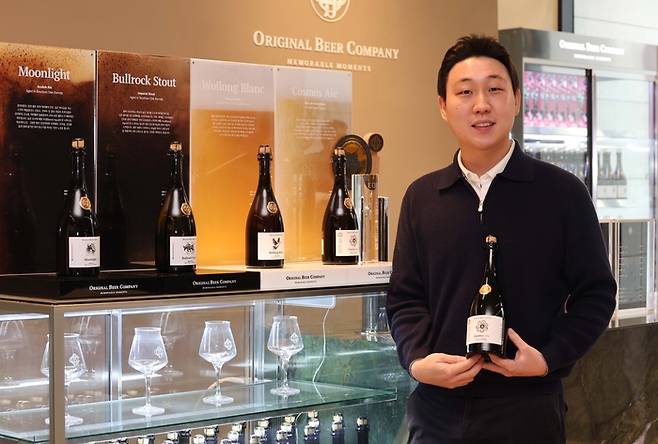 지난 6일 서울 강남구 본사에서 박승원 오리지널비어컴퍼니 대표가 수제맥주를 소개하고 있다. [한주형 기자]
