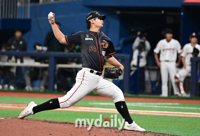 2024년 4월 5일 오후 서울 고척스카이돔에서 '2024 신한 SOL Bank KBO리그' 한화 이글스와 키움 히어로즈의 경기가 열렸다. 한화 김서현이 6회말 역투하고 있다./마이데일리
