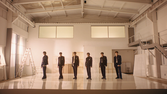 ▲ 라이즈. 출처| '허그'&nbsp;스테이지 비디오 캡처