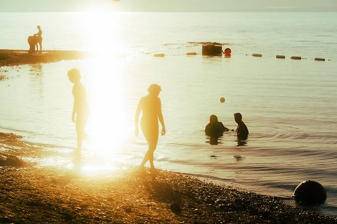 해 질 무렵의 사해는 정말 눈물나게 눈부시다