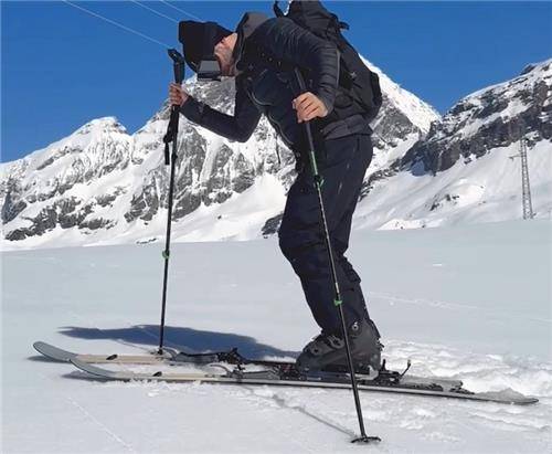 에스키모(E-SKIMO)를 착용한 스키어 [이아웃도어 홈페이지 캡처. 재판매 및 DB 금지]