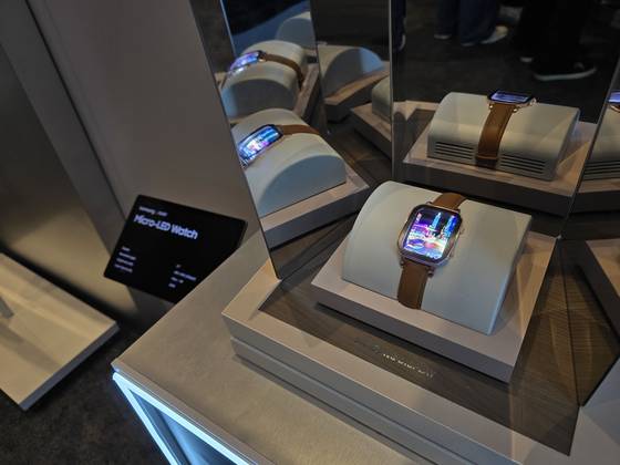 삼성디스플레이의 스마트 워치용 마이크로 LED. 라스베이거스=이희권 기자