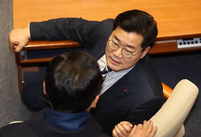 박찬대 더불어민주당 원내대표가 9일 오후 ‘윤석열 대통령 위헌적 비상계엄 선포 내란혐의 및 제주항공 여객기 참사 진상규명’과 관련 긴급현안질의를 위한 본회의에 참석해 있다. [연합]