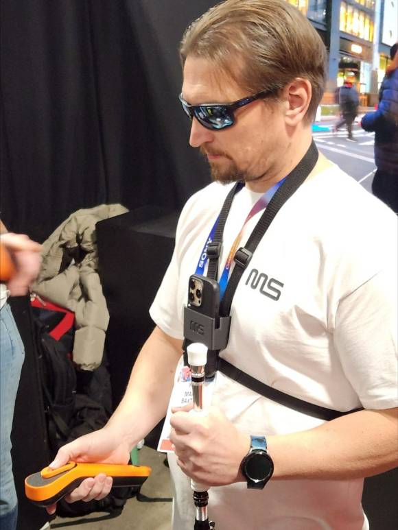 메이크센스의 길 안내 기술 시연 [사진=연합뉴스]