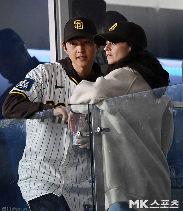 배우 송중기가 아내 케이티 루이스 사운더스와의 애칭과 근황을 공개하며 다정한 부부애를 드러냈다. / 사진 = 천정환 기자