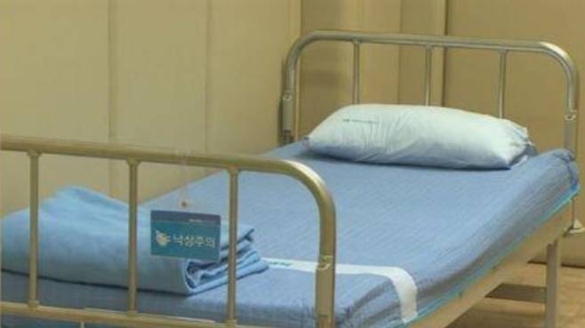 정신병원 병실. 사진은 기사 본문과 직접적인 관련이 없습니다. 연합뉴스
