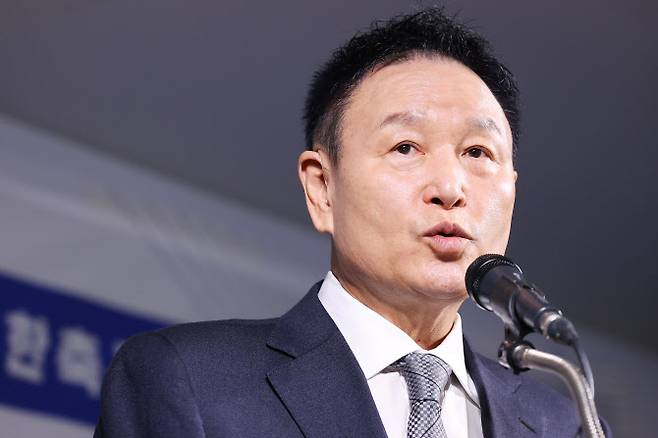 제55대 대한축구협회장 선거에 출마한 허정무 후보가 3일 서울 종로구 축구회관에서 열린 기자회견에서 질문에 답하고 있다. 사진=연합뉴스