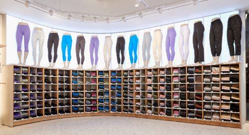 룰루레몬 이태원 스토어 팬츠월. 룰루레몬