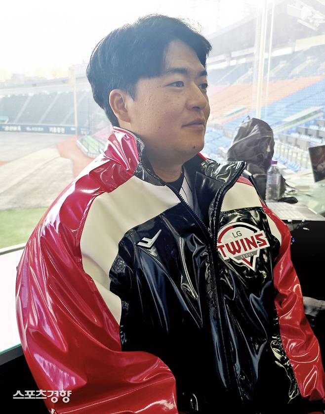 LG 심창민이 지난 8일 서울 잠실야구장에서 인터뷰하고 있다. 이두리 기자