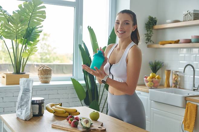 단백질은 우리가 꼭 섭취해야 하는 중요한 영양소 중 하나다. 단백질은 기관계 조절, 면역 및 신진대사, 호르몬과 신경전달물질의 적절한 기능 등에 관여하며 건강한 체중과 근육 및 뼈의 건강을 유지하는 데도 필요하다. [사진=게티이미지뱅크]