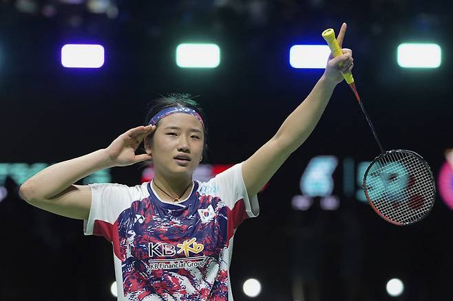South Korea's An Se Young celebrates defeating China's Wang Zhi Yi in the women's singles badminton final match at the Malaysia Open tournament at Bukit Jalil Axiata Arena in Kuala Lumpur, Malaysia, Sunday, Jan. 12, 2025. (AP Photo/Kien Huo)<저작권자(c) 연합뉴스, 무단 전재-재배포, AI 학습 및 활용 금지>