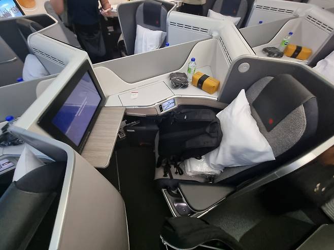 20230614_012503.jpg 포텐 간 ana 비지니스 보고 쓰는 에어캐나다 비지니스.