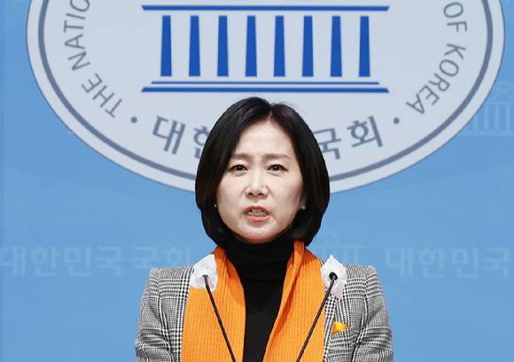 개혁신당 허은아 대표가 12일 오전 서울 여의도 국회 소통관에서 당 내 현안 관련 기자회견을 열고 발언하고 있다. 2025.1.12 [사진=연합뉴스]
