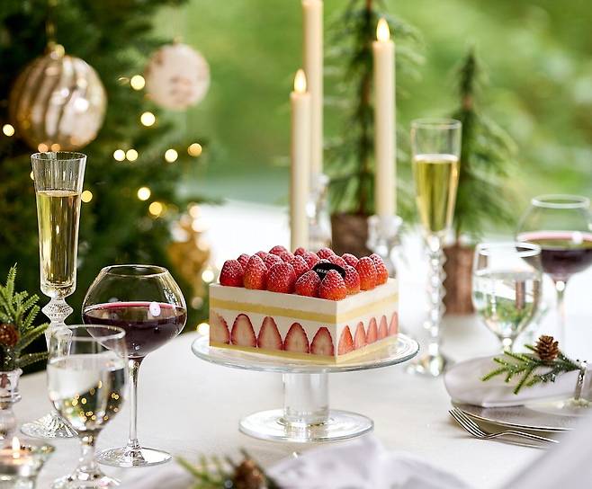 인기몰이 중인 롯데호텔 프리미엄 딸기 케이크, 일명 프딸케