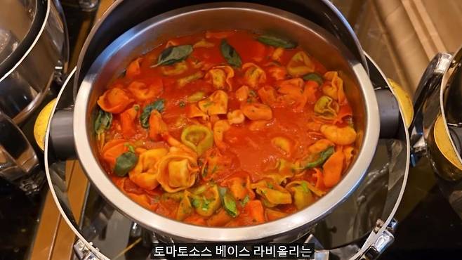 GOMCAM 20250112_2307380124.jpg 1인 14만원 국내 최고가 딸기뷔페에서 나오는 음식 종류