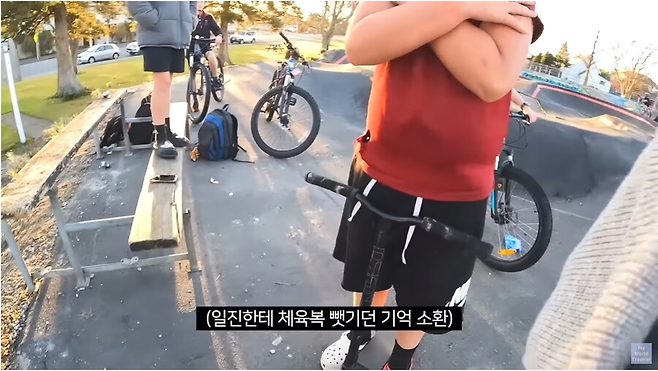 image.png 아시아인의 모자를 강탈하는 서양 어린이 .jpg 아시아인의 모자를 강탈하는 서양 어린이 .jpg