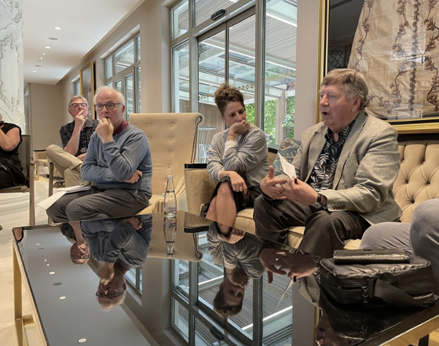 코울터는 국제 인권 및 언론 자유 옹호단체인 ‘Article 19’의 창립 멤버였고, 약 15년간 글로벌 NGO 이슈 전문 영상 매체인 ‘국제방송트러스트(IBT)를 이끌며 100여 편의 NGO이슈 방송 컨텐츠를 제작한 저널리스트였다. 그는 2000년대부터 옥스퍼드대 '로이터 저널리즘 연구소' 책임자로 일하며 전 세계 중견 언론인들과 함께 저널리즘의 윤리와 책임, 진실의 가치를 토론하며 함께 고민했다. x.com/andreasharsono