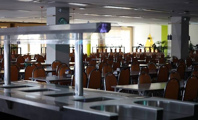 불이 꺼진 구내식당 모습. 사진=뉴스1