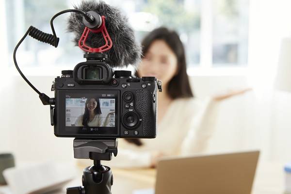 식당에 온 '먹방' 유튜버 때문에 식사 중 불편함을 느껴 토로하자 유튜버가 되레 "사장한테 허락받았다"며 뻔뻔한 태도를 보였다는 폭로가 전해졌다. 사진은 기사와 관련 없음. /사진=이미지투데이