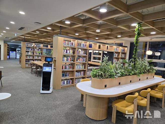 [서울=뉴시스]서울 노원구는 '월계도서관'을 생활문화중심 복합문화공간 '라이프러리(Life+Library)'로 탈바꿈했다고 13일 밝혔다. (사진=노원구 제공). 2025.01.13. photo@newsis.com