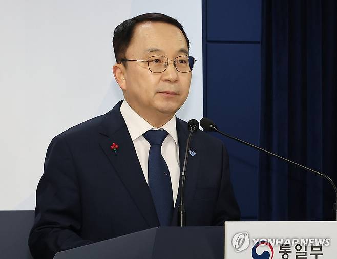 브리핑하는 구병삼 대변인 (서울=연합뉴스) 최재구 기자 = 통일부 구병삼 대변인이 13일 서울 종로구 정부서울청사에서 정례브리핑을 하고 있다. 2025.1.13 jjaeck9@yna.co.kr