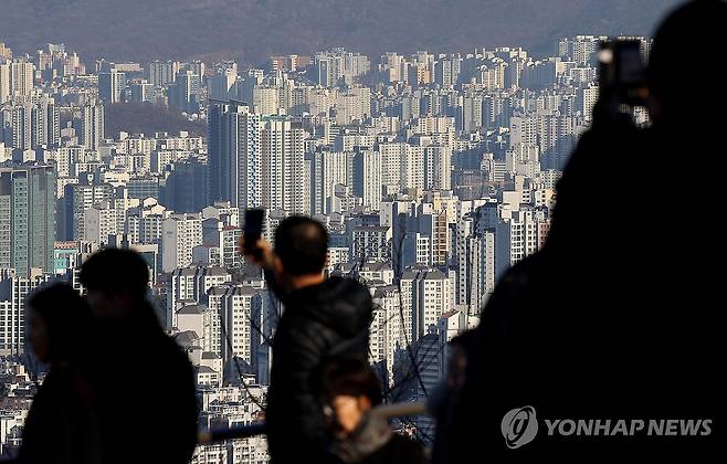 서울 시내 아파트 단지  (서울=연합뉴스) 진연수 기자 = 사진은 이날 서울 남산에서 바라본 시내 아파트 단지. 2024.12.31 jin90@yna.co.kr