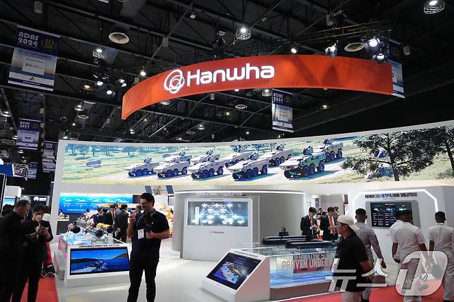 필리핀 마닐라에서 개최된 국제방산전시회 'ADAS 2024'에 설치된 한화오션·한화시스템·한화에어로스페이스 부스. (한국방위산업진흥회 제공)