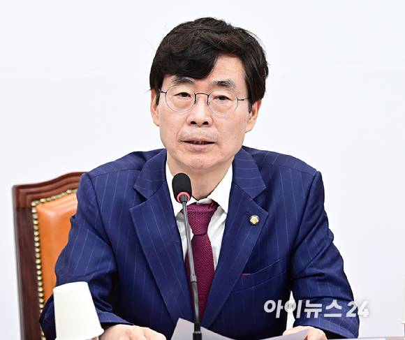 조경태 국민의힘 격차해소특위 위원장이 2024년 9월 2일 오후 서울 여의도 국회에서 열린 '격차해소특위' 임명장 수여식 및 1차 회의에서 발언하고 있다. [사진=곽영래 기자]