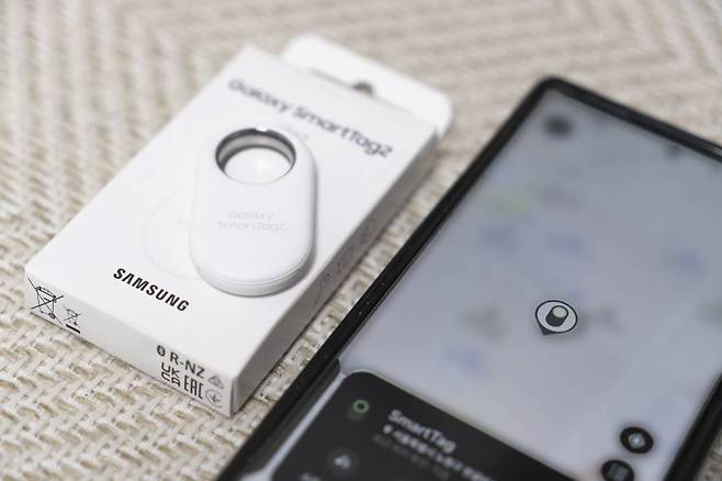 갤럭시 스마트태그2는 갤럭시 스마트폰과 함께 사용할 수 있는 위치추적용 장치다 / 출처=IT동아