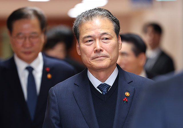▲ 김영호(가운데) 통일부 장관이 지난해 12월 3일 오전 정부서울청사에서 열린 국무회의에 참석하고 있다. ⓒ연합뉴스