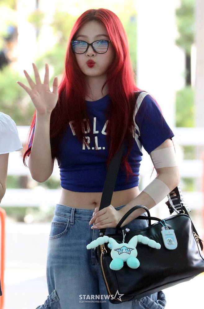 그룹 레드벨벳 조이가 해외 일정 차 16일 오전 인천국제공항을 통해 출국하고 있다. 2024.08.16 /사진=임성균
