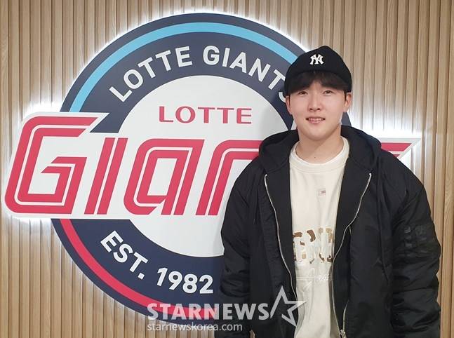 롯데 최준용이 스타뉴스와 인터뷰를 하고 있다. /사진=양정웅 기자