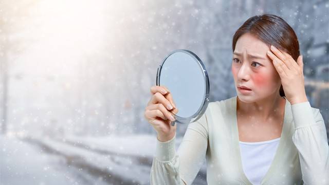 겨울철에는 실내외 온도차가 커지면서 피부가 쉽게 자극을 받을 수 있다ㅣ출처: 게티이미지뱅크
