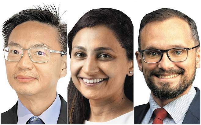 왼쪽부터, S&P 김응탄 이사, 무디스 아누슈카 샤 부사장,피치 제러미 주크 이사