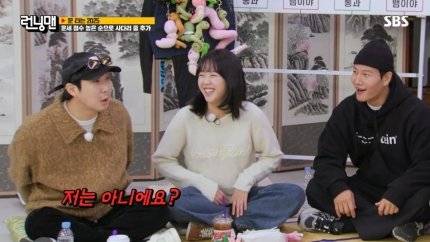 \'런닝맨\', 10년째 반복한 사주 특집…타로까지 등장시켜 \'미신 조장\' 앞장서나