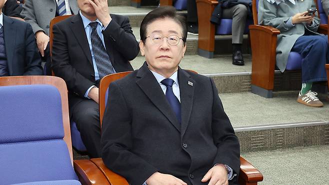 의원총회 참석한 이재명 대표 2025.1.15