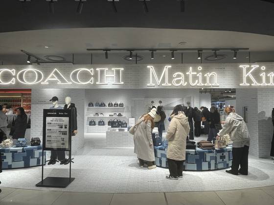컬래버레이션 컬렉션 출시 기념 '코치 마뗑킴 팝업' 전경. 김세린 기자