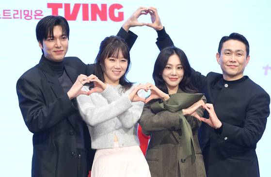 tvN 새 토일드라마 '별들에게 물어봐'에 출연하는 배우 이민호(왼쪽부터)와 공효진, 한지은, 오정세. 뉴스1