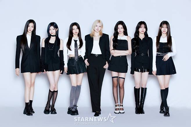 걸그룹 베이비몬스터(BABYMONSTER)가 서울 마포구 합정동 YG엔터테인먼트에서 진행된 첫 번째 정규앨범 '드립(DRIP)' 발매 기념 기자간담회에 참석해 포즈를 취하고 있다. '드립'은 앨범을 가득 채우고도 흘러 넘치는 베이비몬스터의 매력을 응축한 결정체다. 심혈을 기울여 구성한 9개의 트랙으로 베이비몬스터만의 음악 색깔을 한층 더 다채롭게 풀어냈다. /사진제공=YG엔터테인먼트 /사진=김창현 chmt@